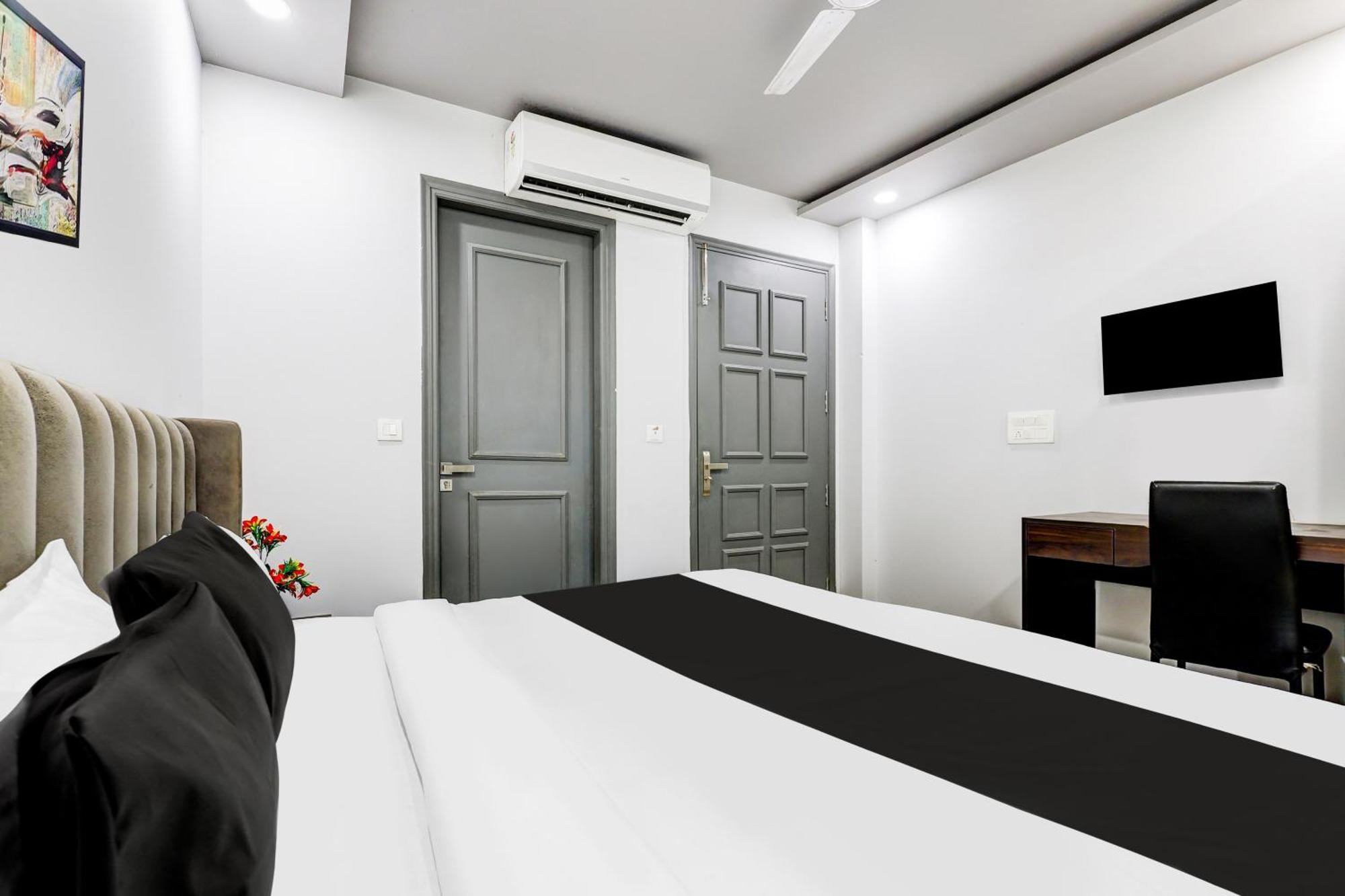 Hotel Super Collection O Shalimar Bagh Delhi  Exterior foto